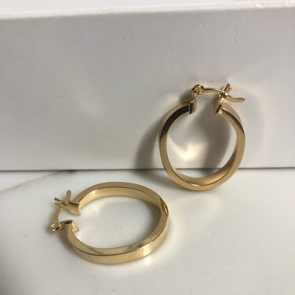 18k Gold Filled Small Oval Hoop Earrings - Picture 2 of 6